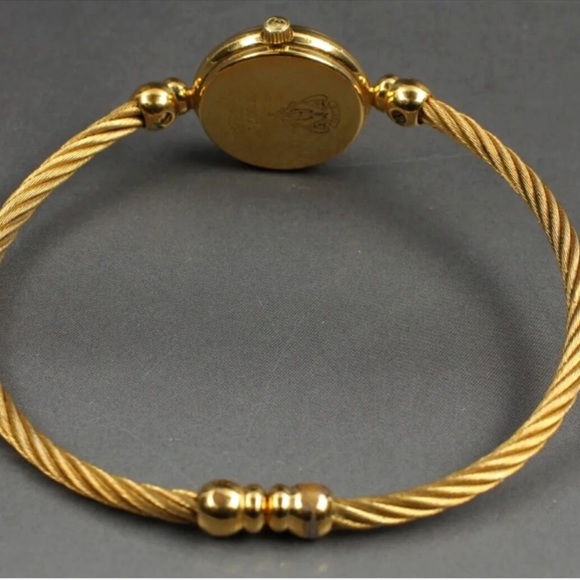 Gucci Italian Luxury Quartz Watch - Picture 7 of 8